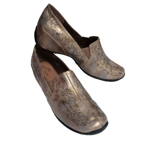 Easy Street Silver Bronze Hidden Wedge Shoes Sz 9 - Picture 1 of 8